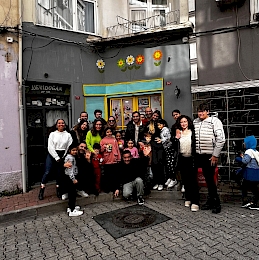 Çocuklar Gülsün Diye